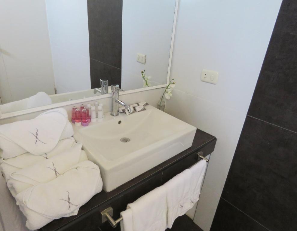 Baño privado Habitación Familiar, Suites del Mar Máncora