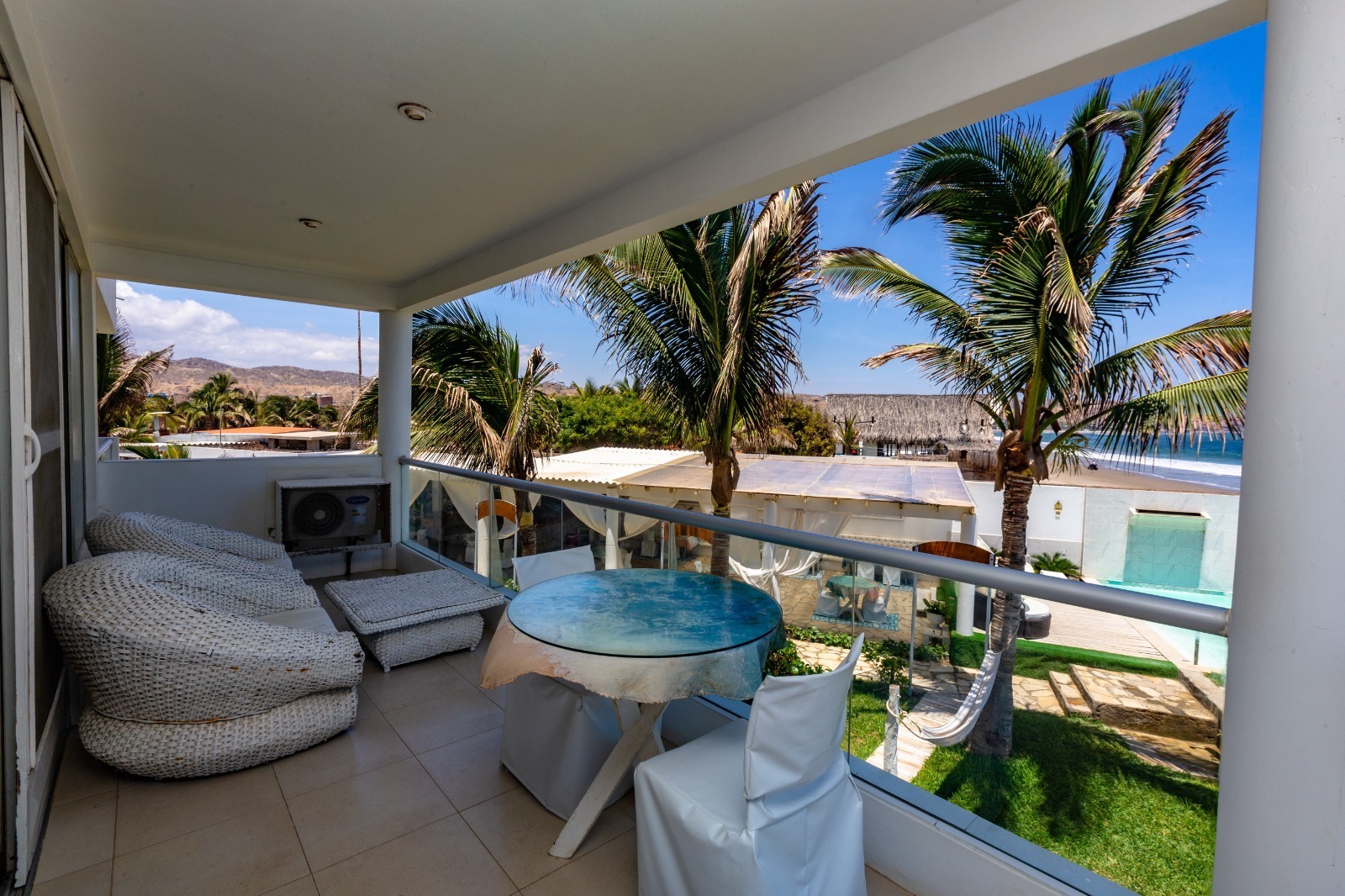 Terraza Master Suite Deluxe con vistas al jardín y playa, Suites del Mar Máncora